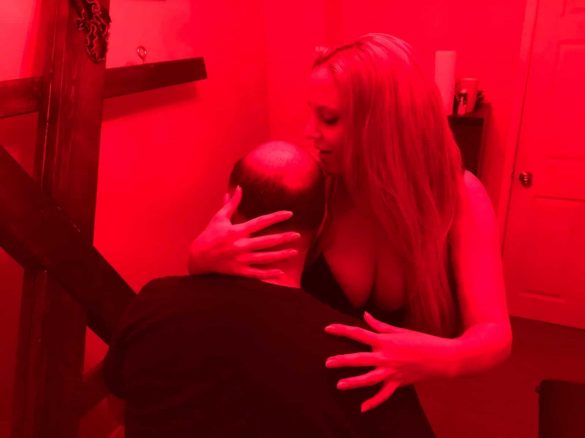 Experience ASMR with Toronto Dominatrix Mistress Mindy